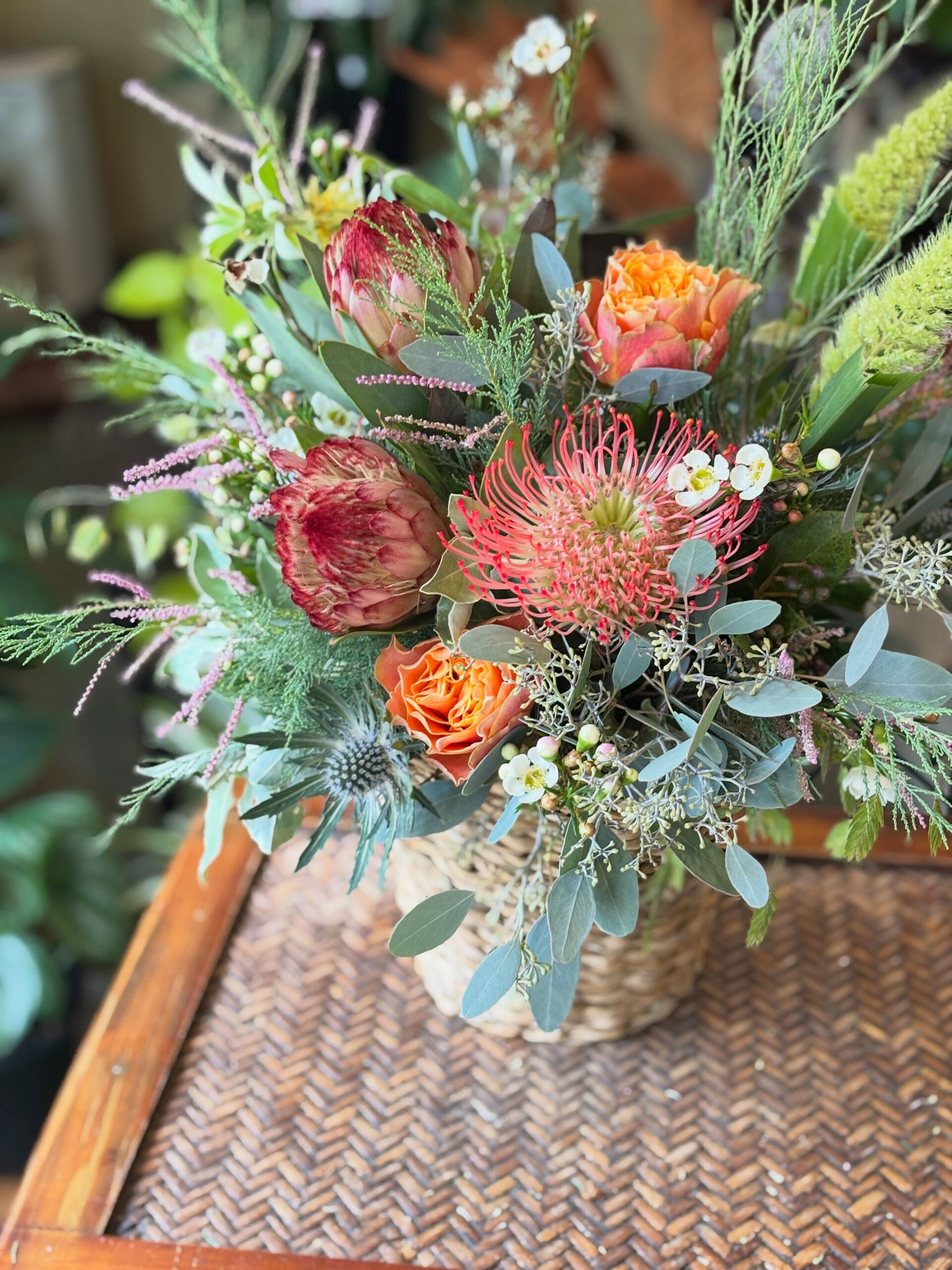「なぜ、この花をここに生けるのか？」 感覚だけに頼らず、デザ