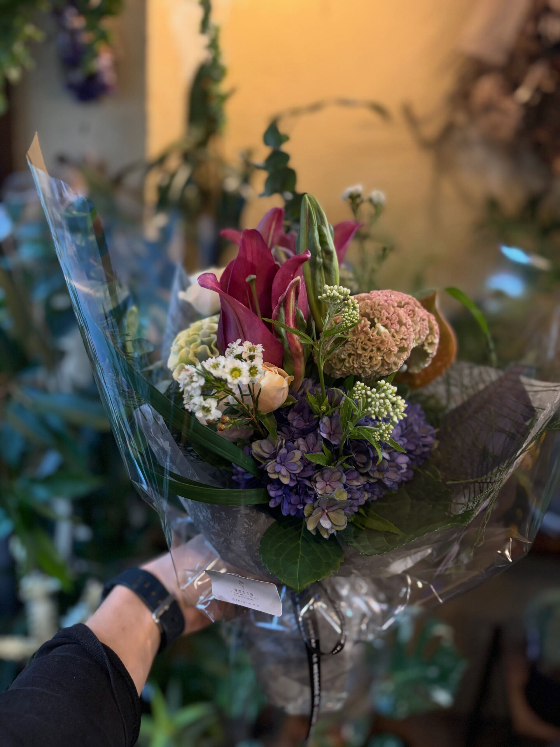 秋のお花の贈り物💐色が鮮やかでコントラストが綺麗な時期です