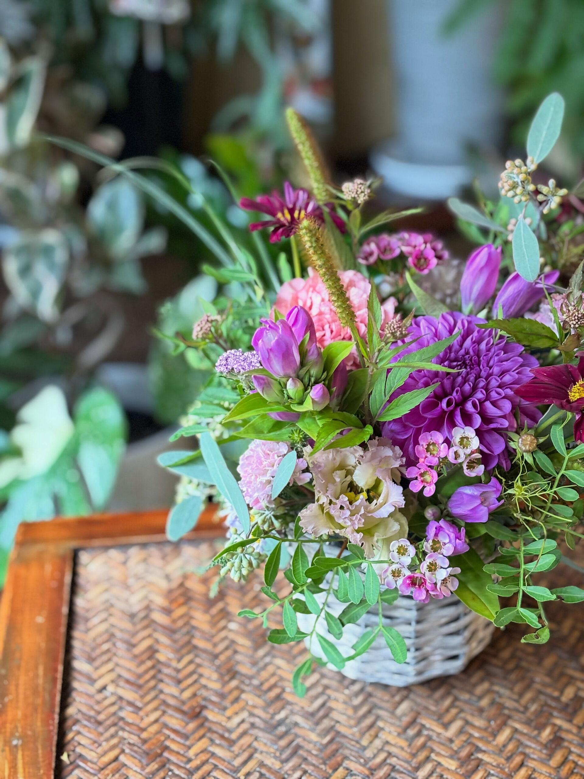 秋のお花の贈り物💐色が鮮やかでコントラストが綺麗な時期です