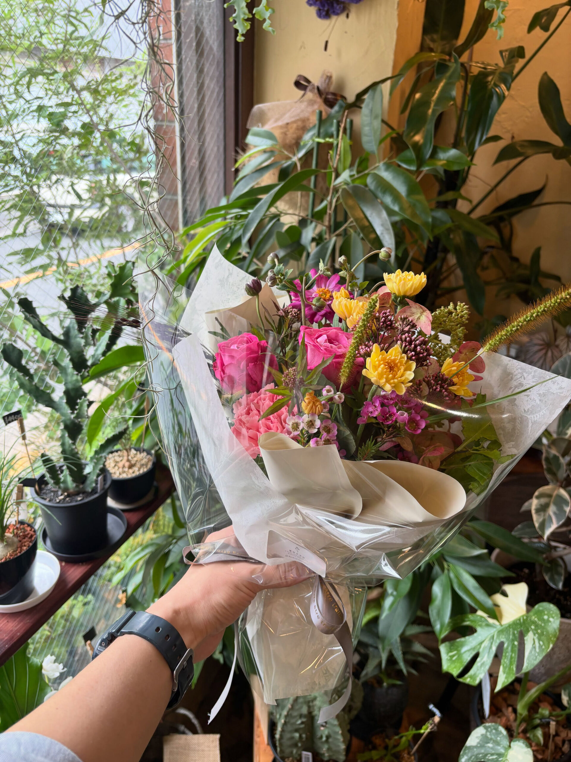 秋のお花の贈り物💐色が鮮やかでコントラストが綺麗な時期です