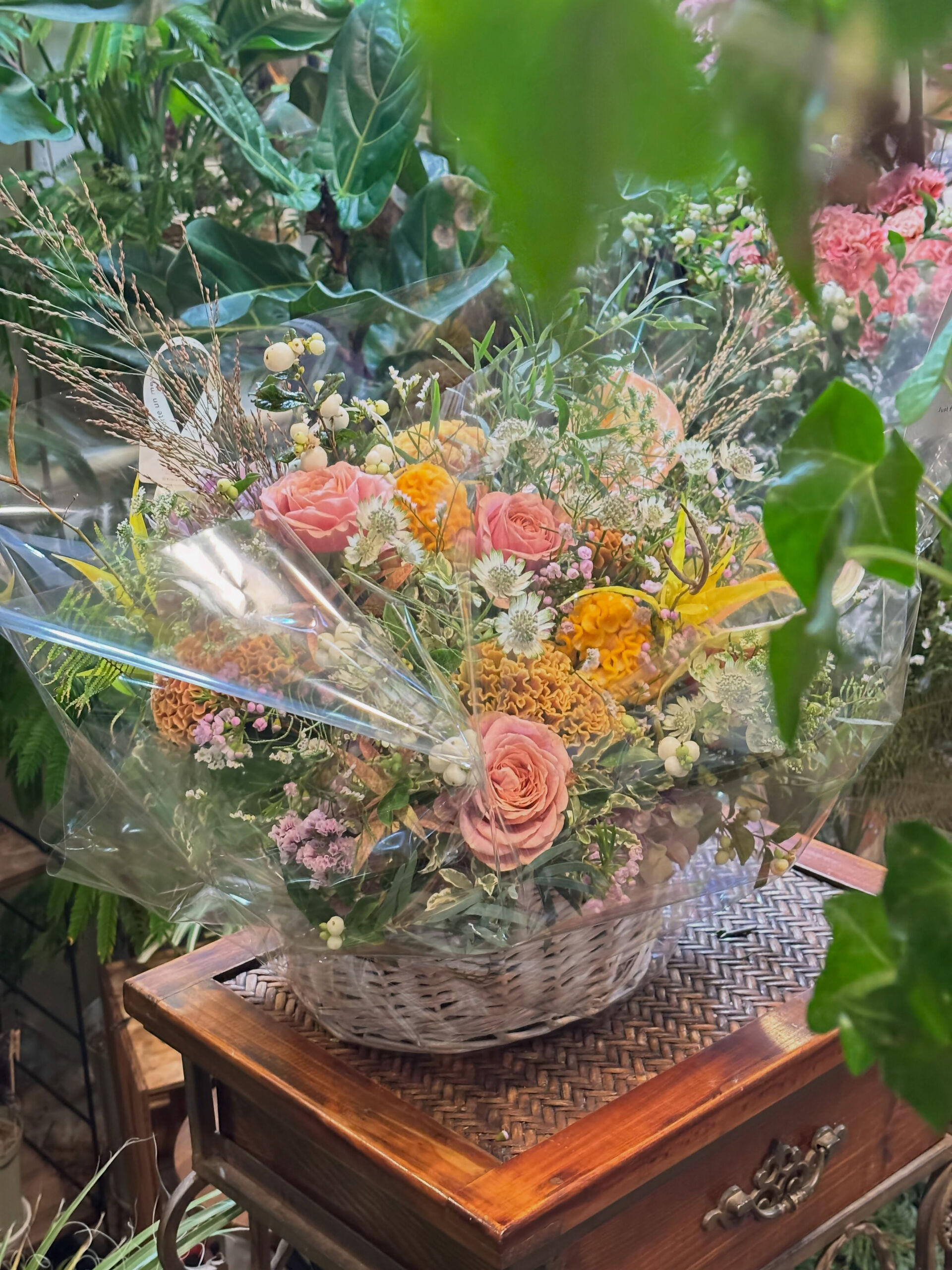 秋のお花の贈り物💐色のニュアンスのグラデーションが綺麗な時期