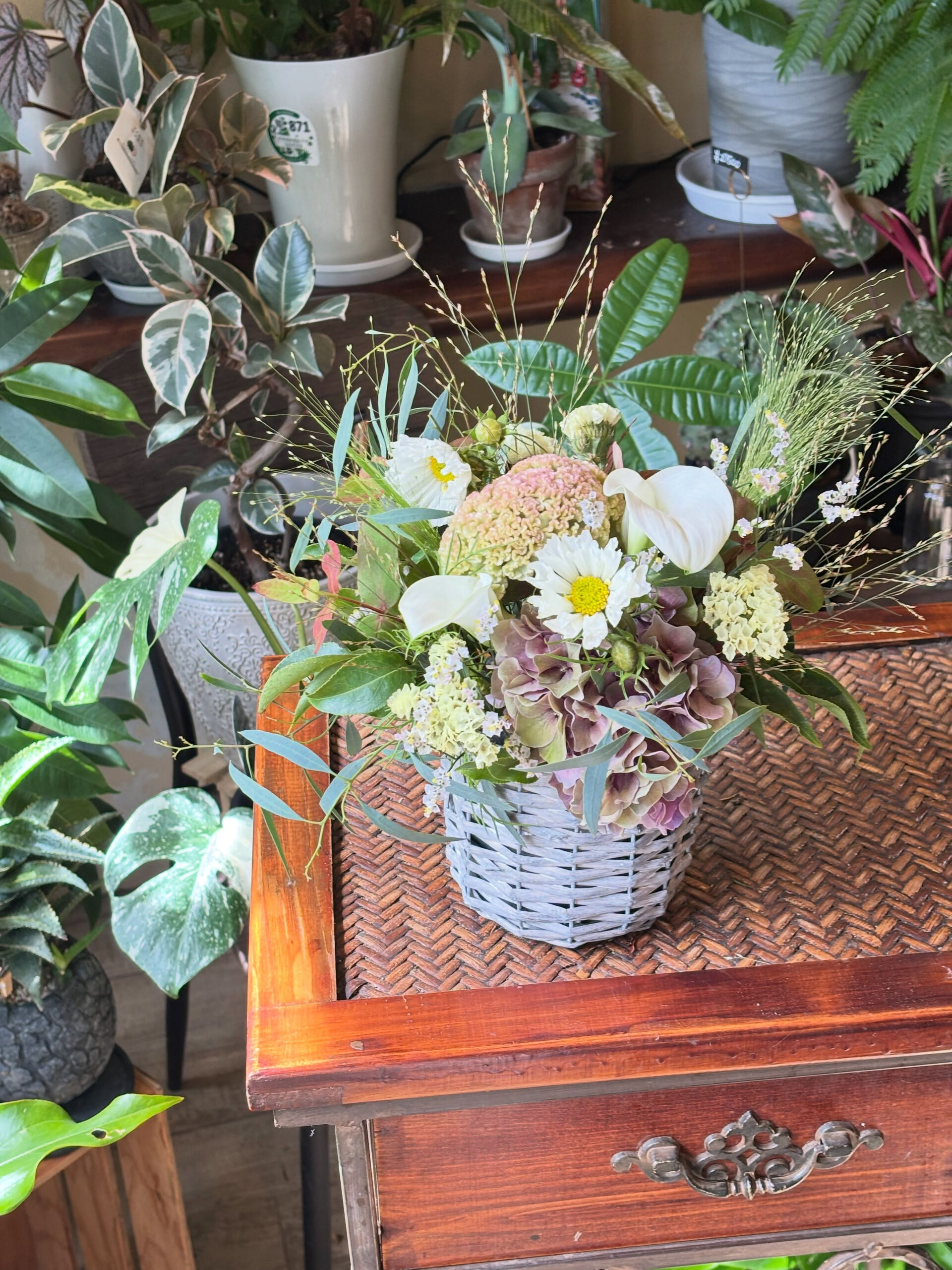 秋のお花の贈り物💐色のニュアンスのグラデーションが綺麗な時期