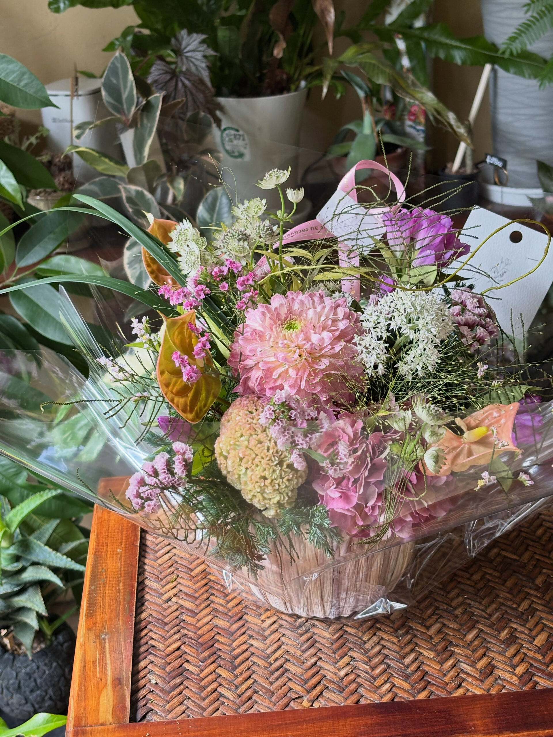 秋のお花の贈り物💐色のニュアンスのグラデーションが綺麗な時期