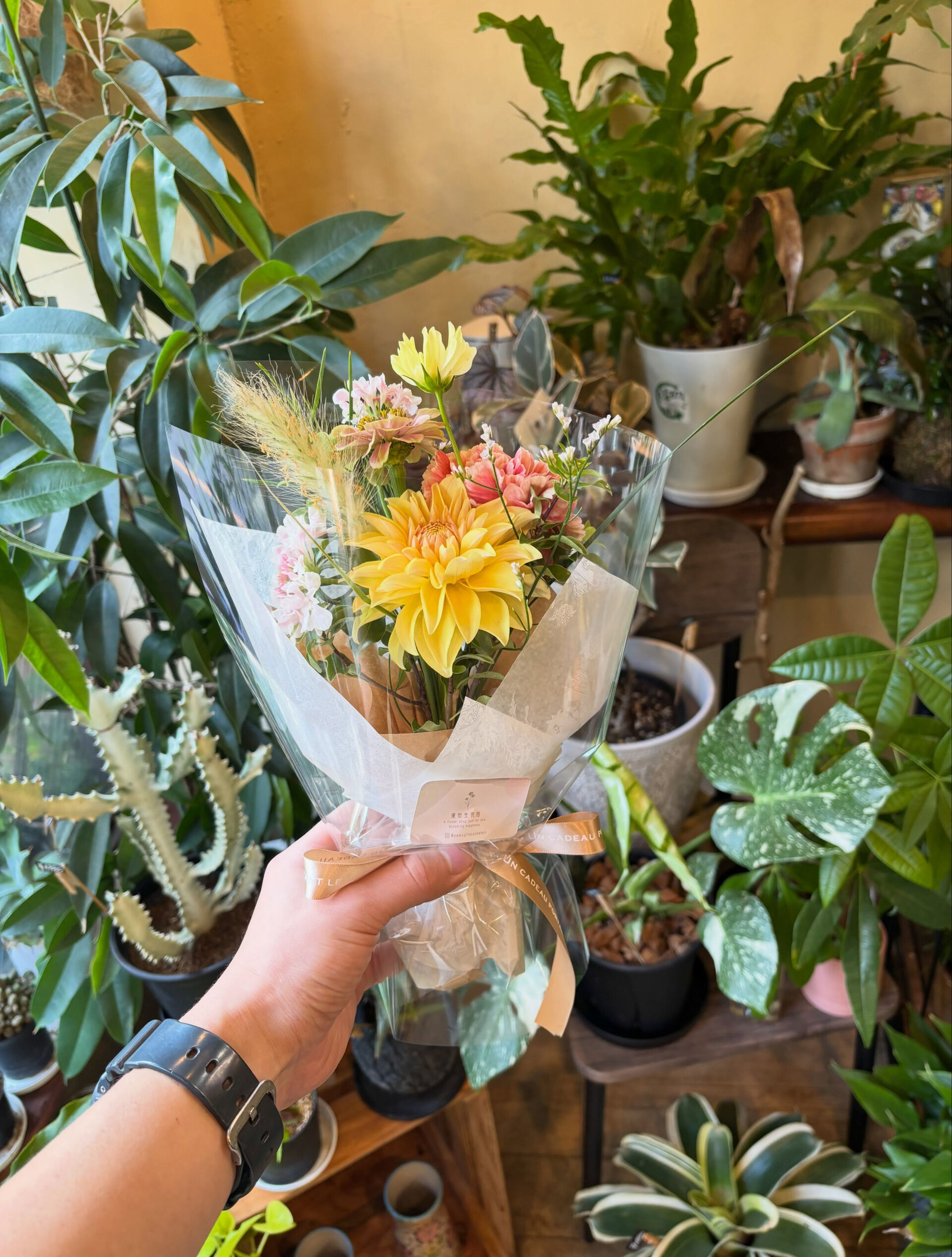 秋のお花の贈り物💐色のニュアンスのグラデーションが綺麗な時期