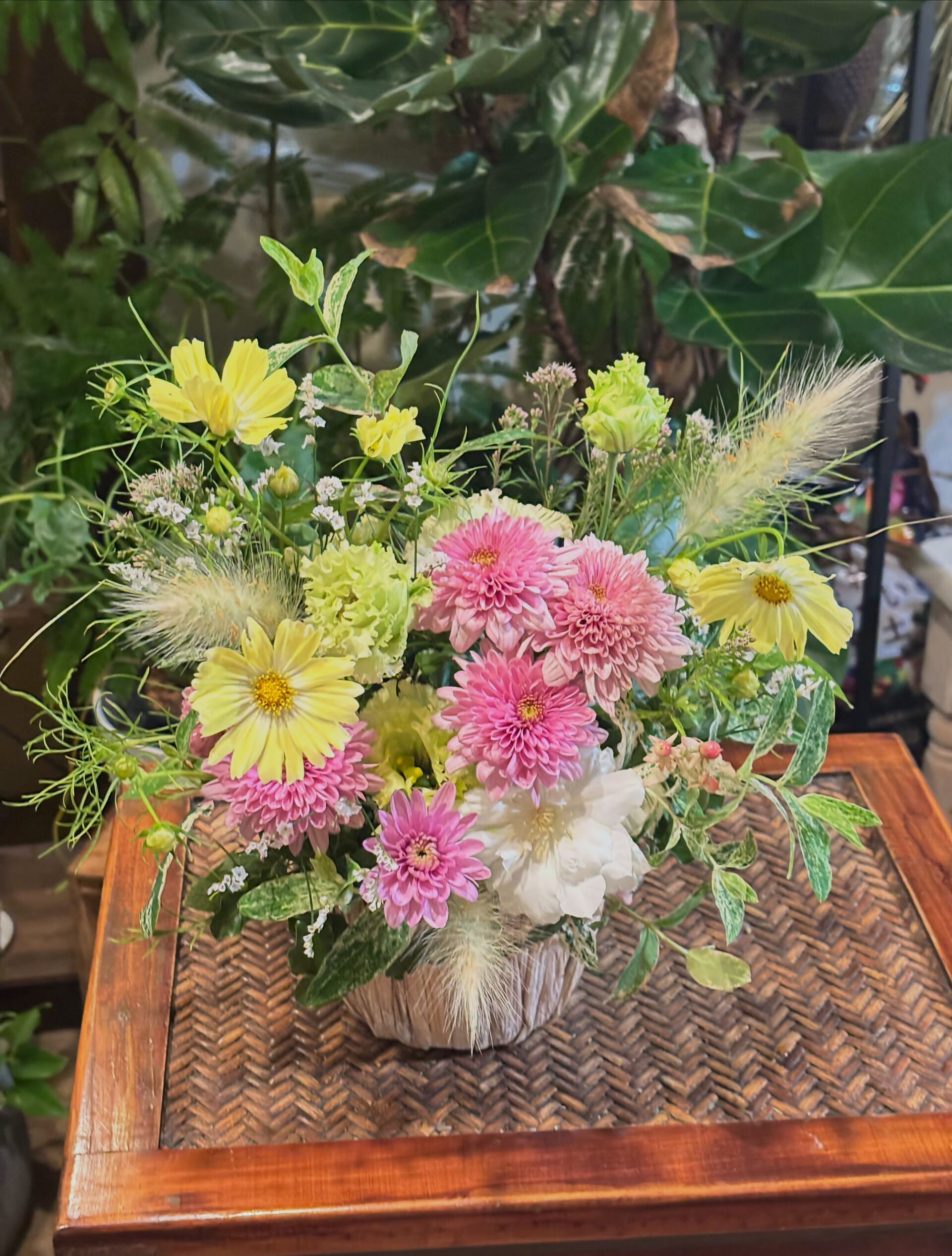 秋のお花の贈り物💐色のニュアンスのグラデーションが綺麗な時期