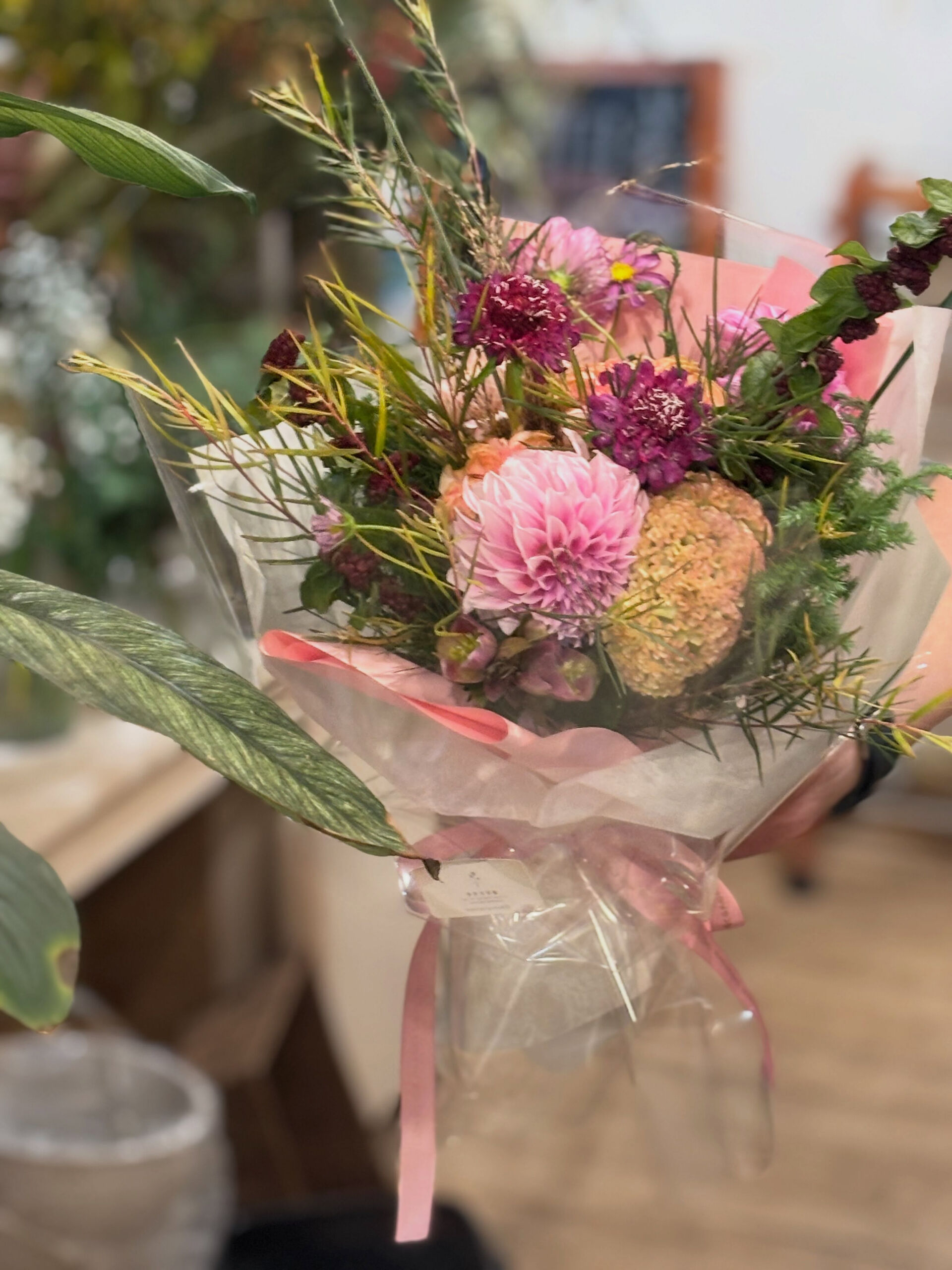 秋のお花の贈り物💐色の発色もよくグラデーションが綺麗な時期で