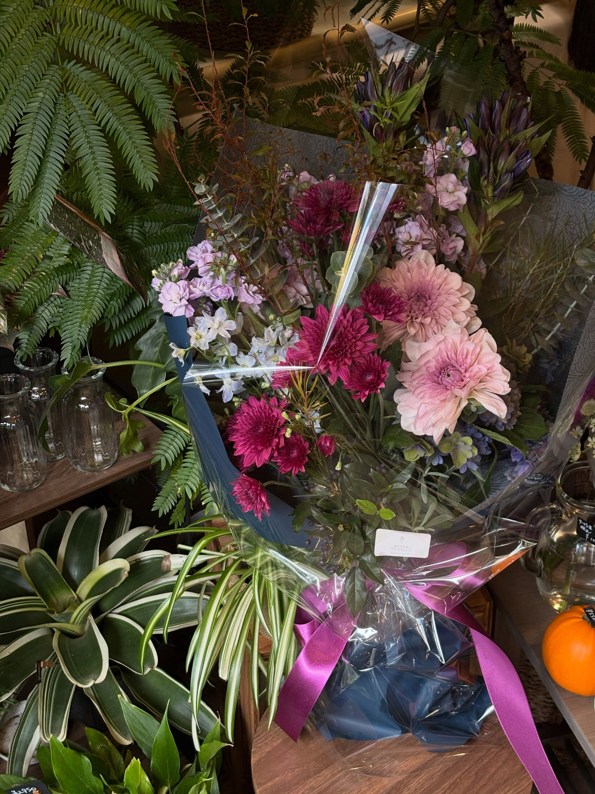 秋のお花の贈り物💐色の発色もよくグラデーションが綺麗な時期で