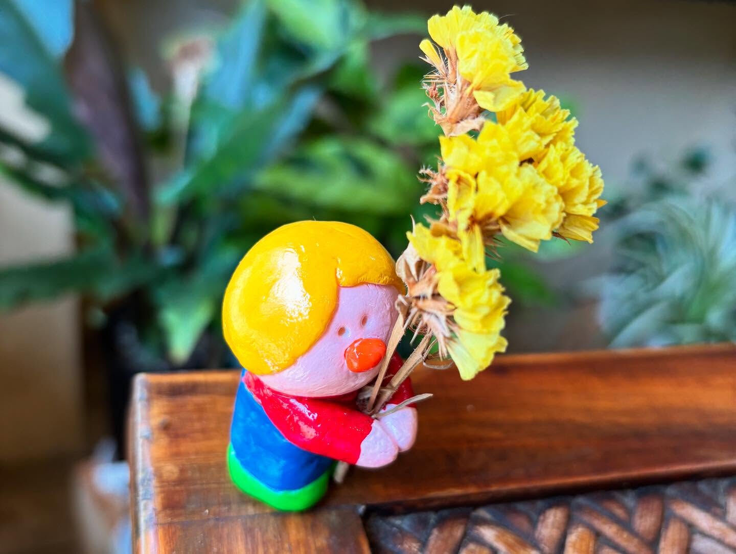 ちいさな手に、お花をぎゅっと