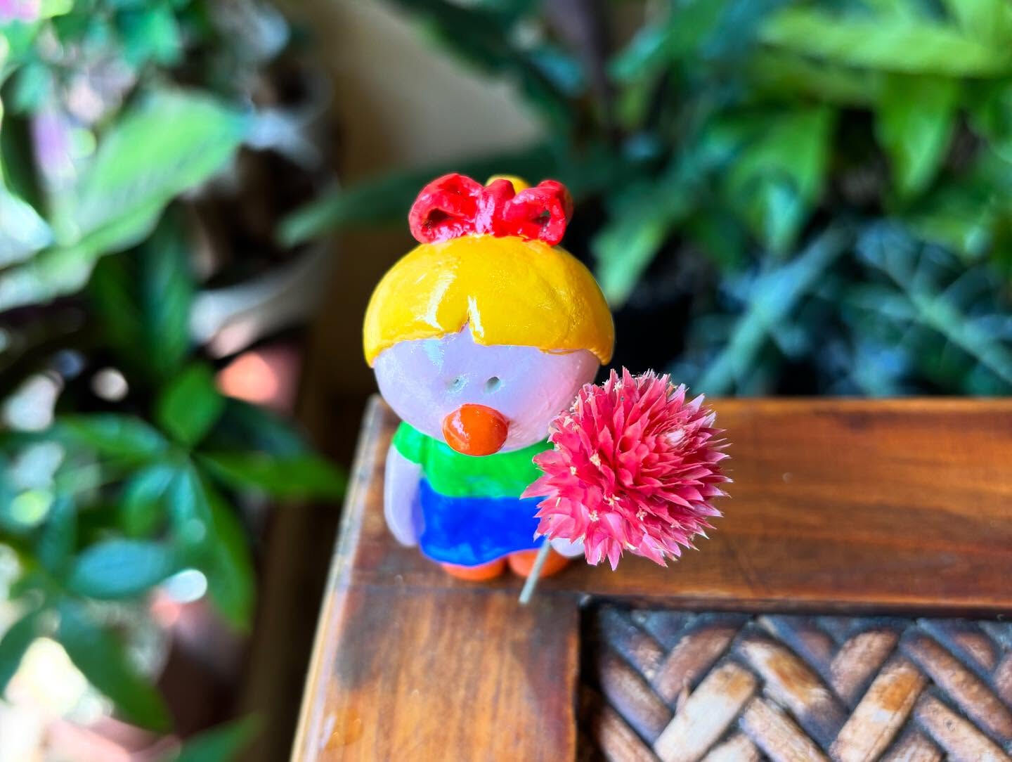 ちいさな手に、お花をぎゅっと