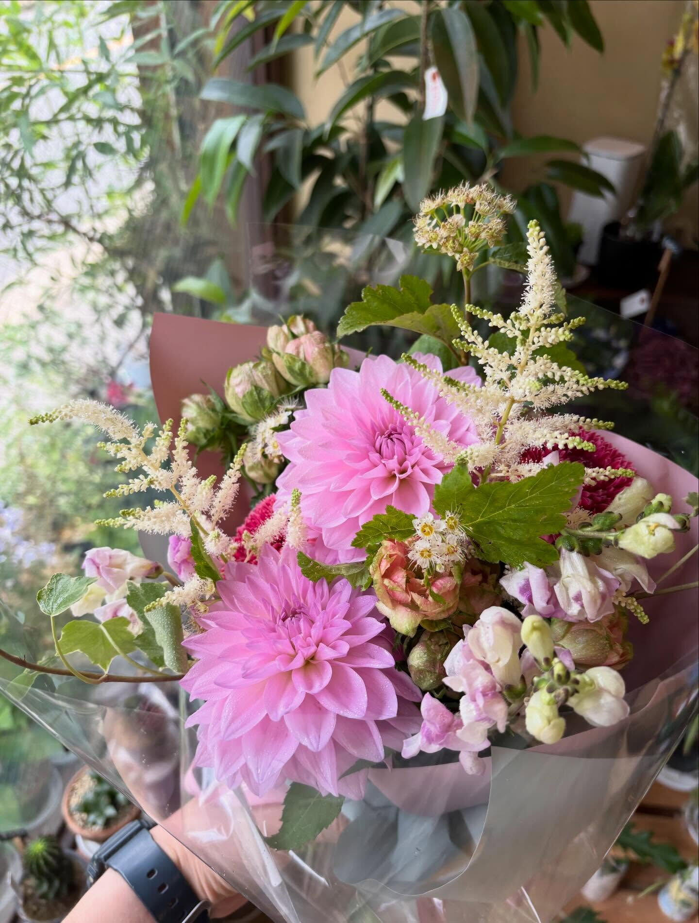 小花をたっぷり束ねた、
